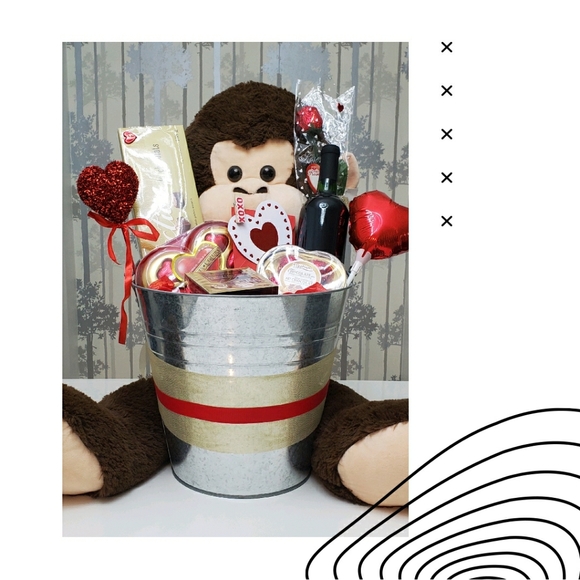 Giant Monkey with giant hug - Picture 2 of 7